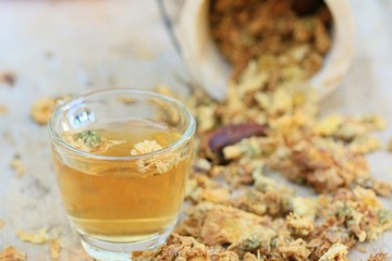 Chrysanthemum tea and dried