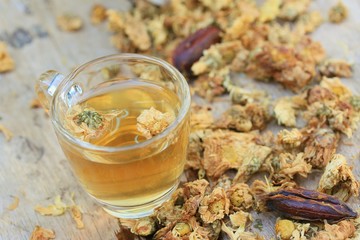 Chrysanthemum tea and dried