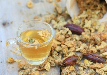 Chrysanthemum tea and dried