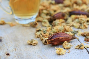 Chrysanthemum tea and dried