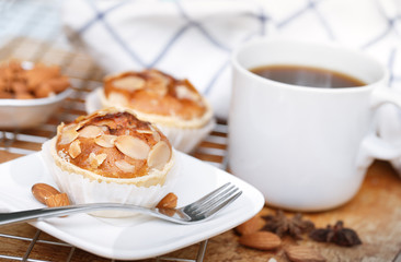 Almond cup cakes