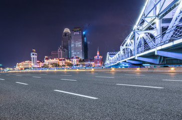 Fototapeta na wymiar Shanghai Skyline over the illuminated bridg