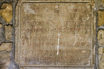 Epigrafe votiva nella Cappella di Cavatore