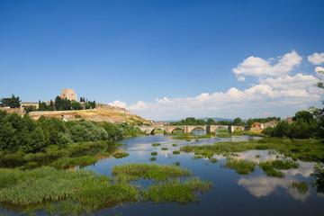Fototapeta na wymiar Ciudad Rodrigo - Castle of Henry II of Castile and Agueda River