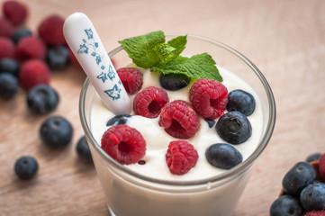 yogurt with raspberries and blueberries