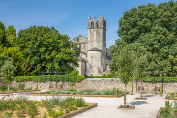 Fototapeta na wymiar Cathédrale Notre-Dame-de-Nazareth à Vaison-la-Romaine