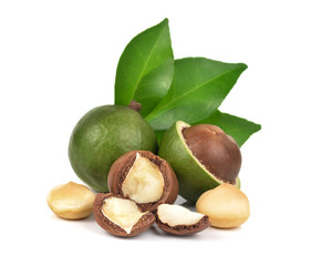 Obraz na płótnie Canvas macadamia nuts on white background