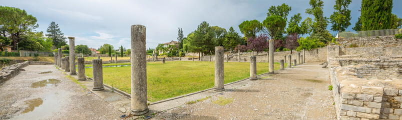 Fototapeta na wymiar Site archéologique romain de la Villasse à Vaison-la-Romaine