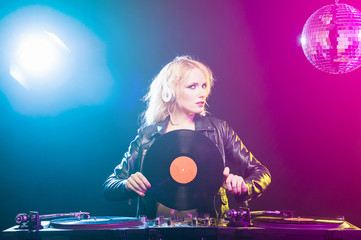 dj woman 