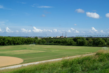 Obraz premium 江戸川の土手