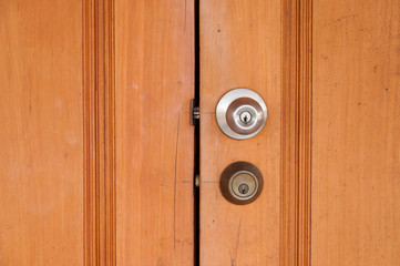 Fototapeta na wymiar metal knob on wooden door