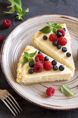 cheesecake with fresh berries