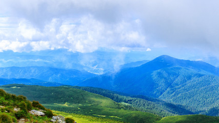 Obraz premium Bright, picturesque Carpathian mountains landscape. Chornogora ridge, Ukraine, Europe.