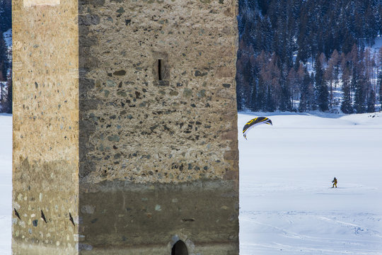 Italien, S&uuml;dtirol, Vinschgau, Reschensee, Snowkiter