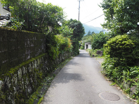 The main shopping street of Yufuin