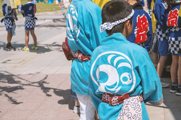 夏祭り風景　半被姿の子供達