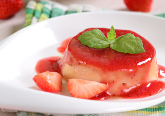 Panna cotta with strawberries sauce