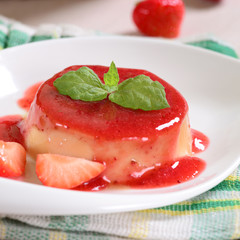 Panna cotta with strawberries sauce