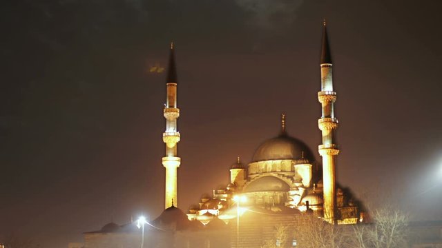 the yeni cami mosque in istanbul