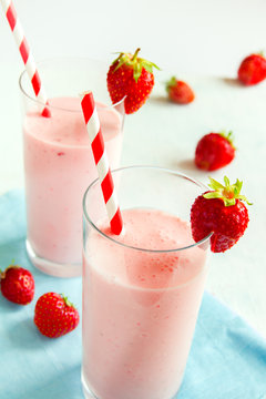 Strawberry smoothie with yogurt