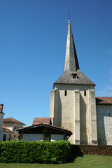 Fototapeta na wymiar église Saint-Martin de Lévignacq