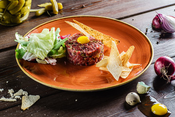 Tartare with bread toasts