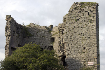Fototapeta na wymiar Tower Wall Ruins