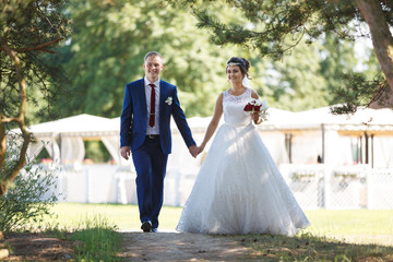 Wedding couple in the garden