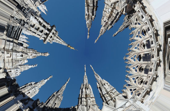 Duomo di Milano vista dal basso con fisheye