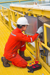 Electrician using the digital multimeter