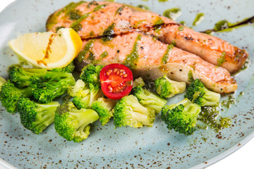 salmon with broccoli