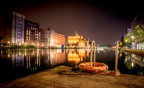 Duisburg Hafen bei Nacht