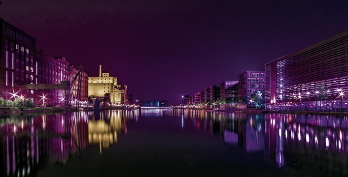 Duisburg Innenhafen bei Nacht