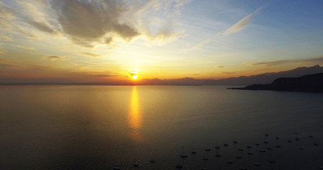 Obraz premium Beautiful sunset at the sea