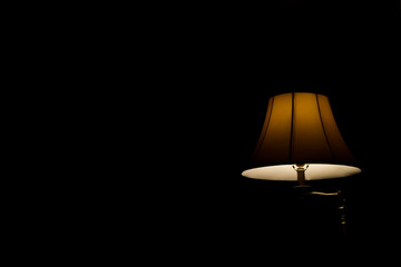 Schirmlampe im Dunklen