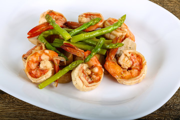 Shrimp and asparagus