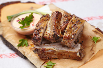 grilled ribs with sauce