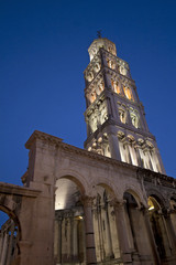 Obraz premium Bell Tower of church of St Domnius in roman palace of Diocletian in town of Split in Croatia, night view
