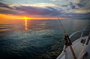 Papier Peint photo Lavable Pêcher Incroyable coucher de soleil sur la pêche en mer