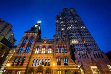 Fototapeta na wymiar City Hall and the Connecticut Financial Center at night, in down