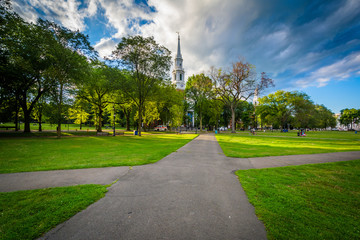 Walkways at the New Haven Green in downtown New Haven, Connectic - obrazy, fototapety, plakaty