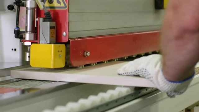 Process of cutting wooden board on the furniture manufacture