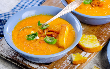 Carrot soup with toasts.