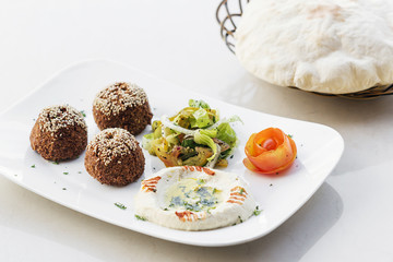 falafel hummus houmus starter snack food mezze platter