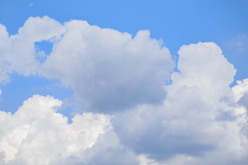 Obraz na płótnie Canvas Beautiful blue sky with cloud