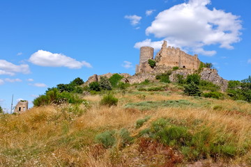 Fototapeta na wymiar ruine château de couzan 2