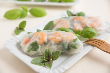 Asiatische Reispapier Rollen 