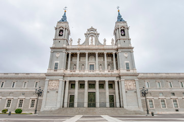Fototapeta na wymiar Almudena cathedral in Madrid, Spain.