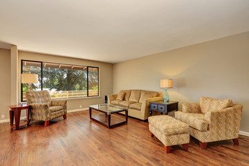 Simple and cozy family room with brick wall and fireplace