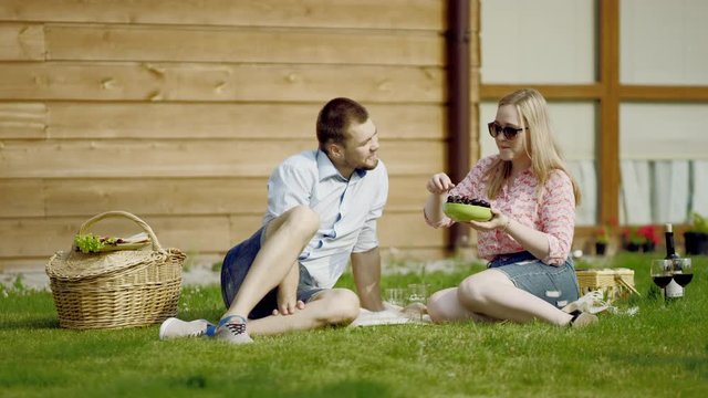 happy couple on a picnic